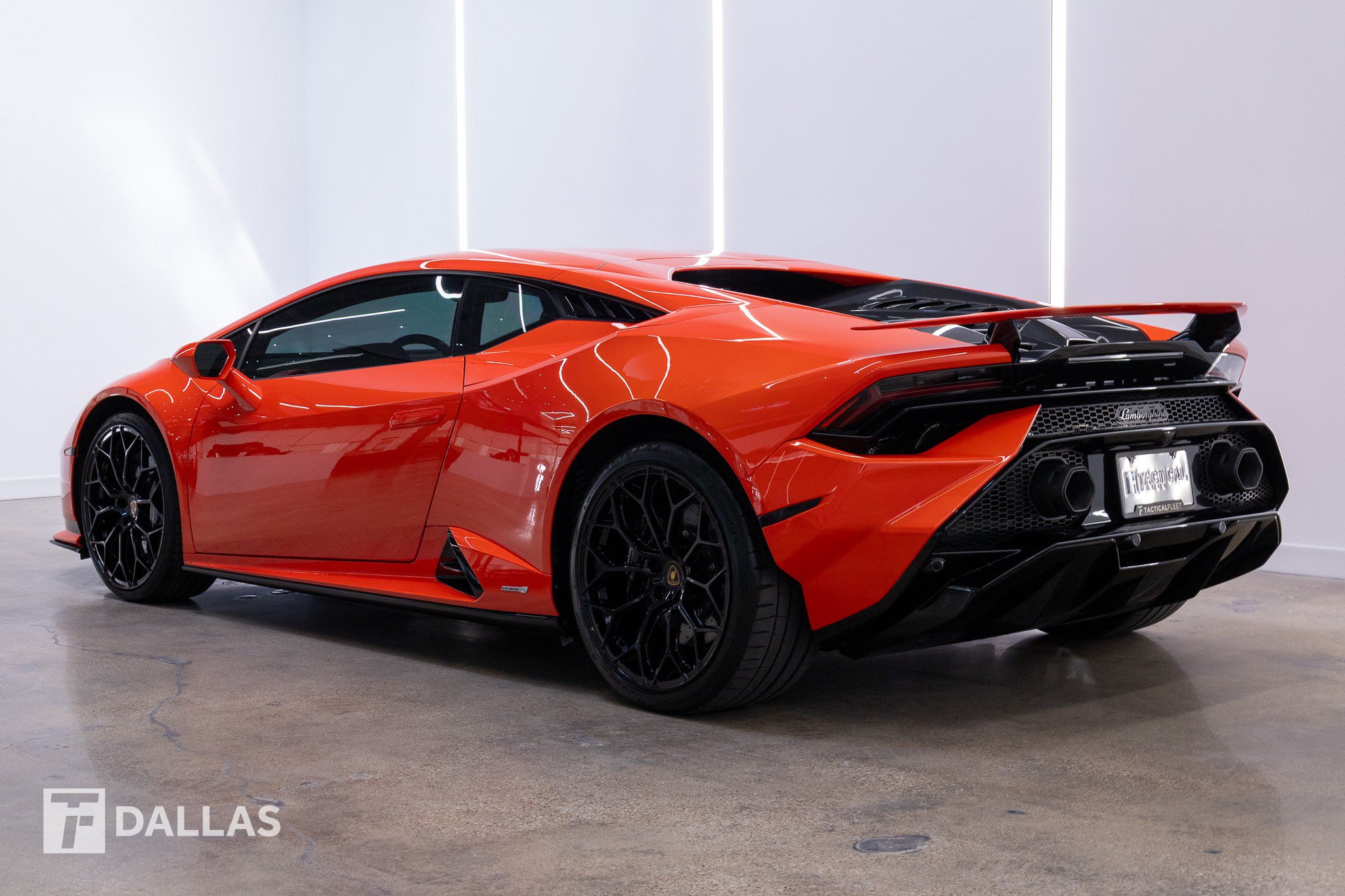 Used 2023 Lamborghini Huracan Tecnica RWD image 8
