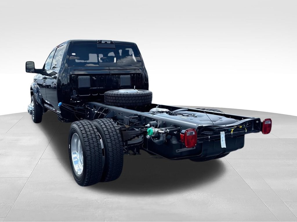 New 2026 RAM 4500 4x4 Crew Cab DRW w/ Laramie Trim Package image 6
