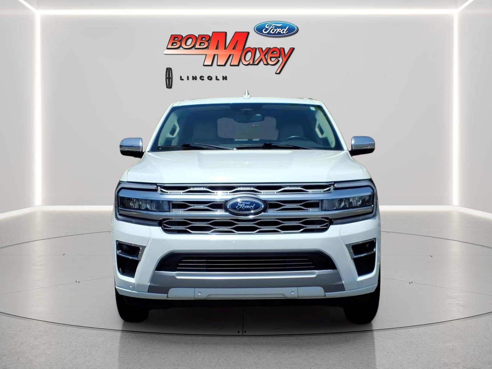 Used 2024 Ford Expedition Max Platinum AWD/4WD image 2