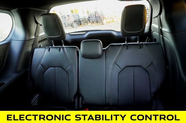 New 2026 Chrysler Pacifica Select image 9