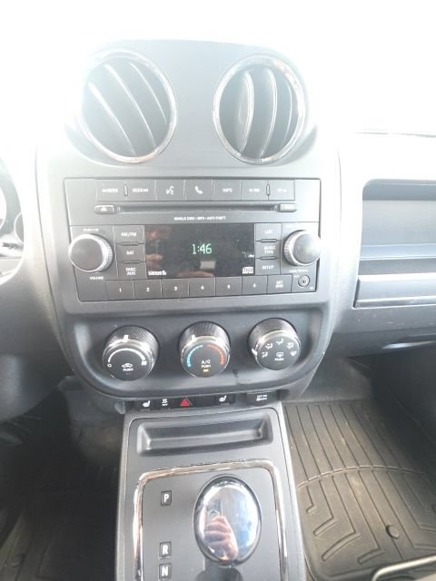 Used 2015 Jeep Patriot Latitude AWD/4WD image 16