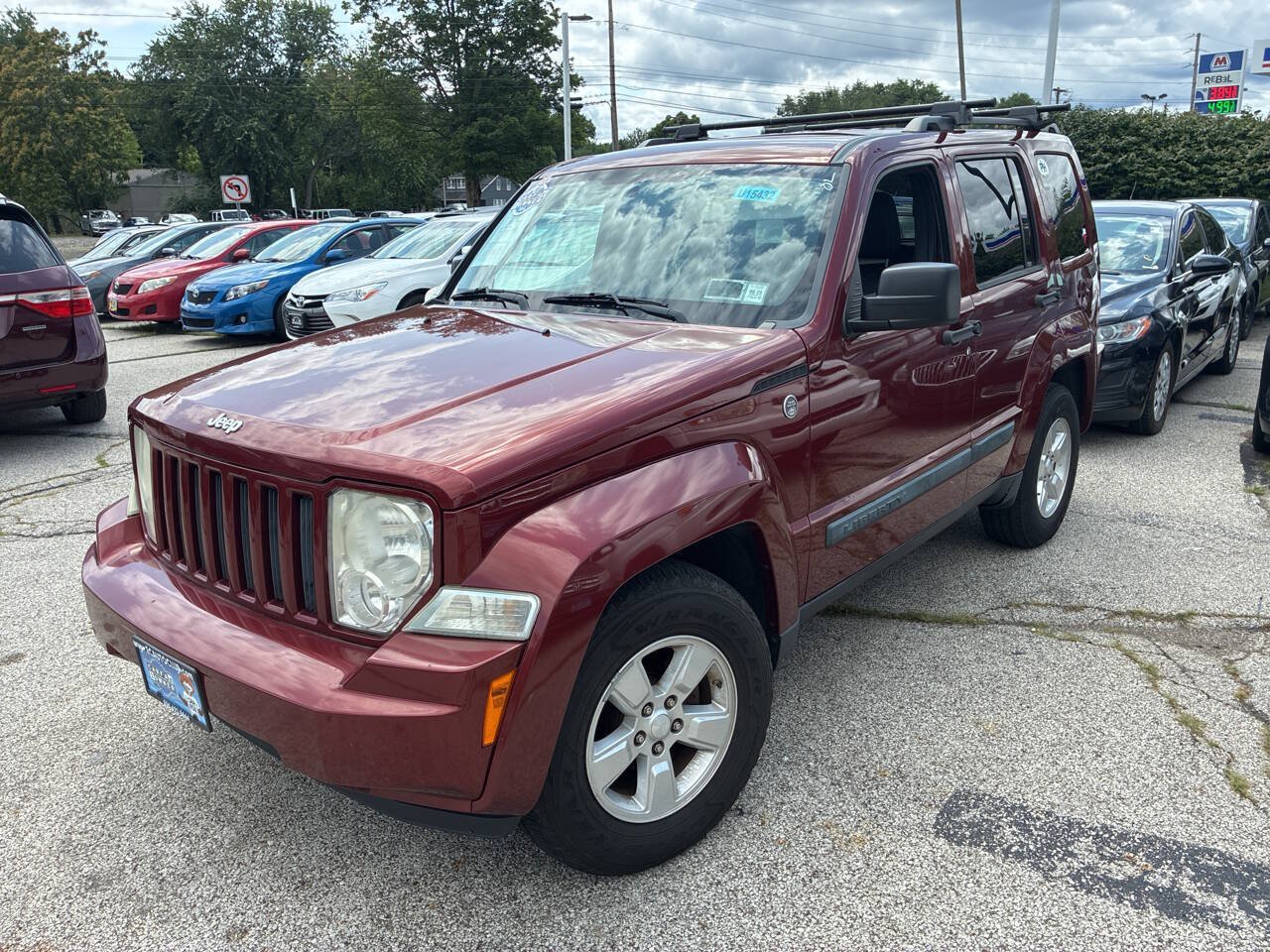 Used 2009 Jeep Liberty Sport w/ Popular Equipment Group AWD/4WD image 3