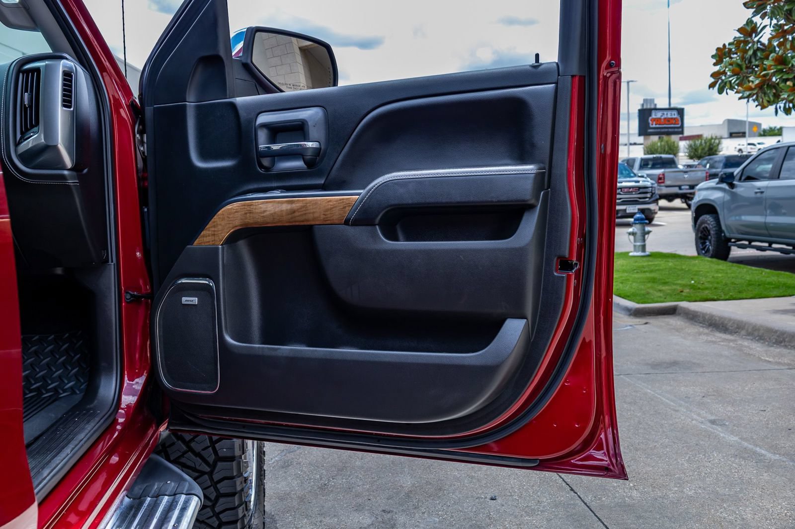 Used 2018 Chevrolet Silverado 1500 LTZ w/ Sport Package AWD/4WD image 35