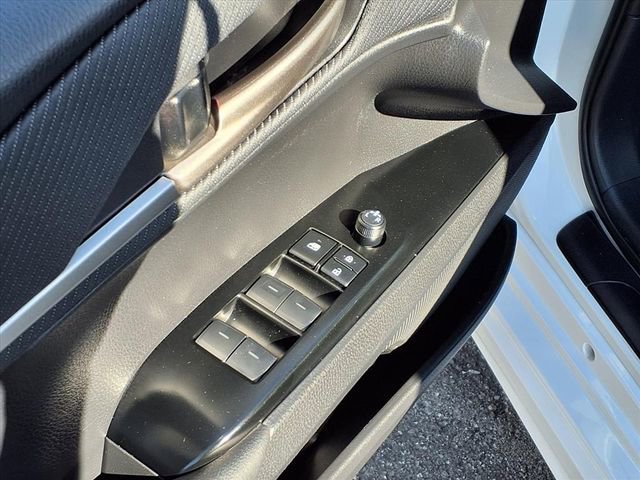 Used 2025 Toyota Camry SE image 13