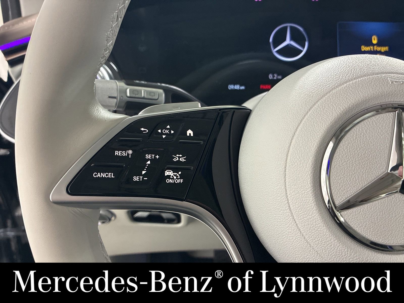 Used 2023 Mercedes-Benz EQS 580 4MATIC SUV image 13