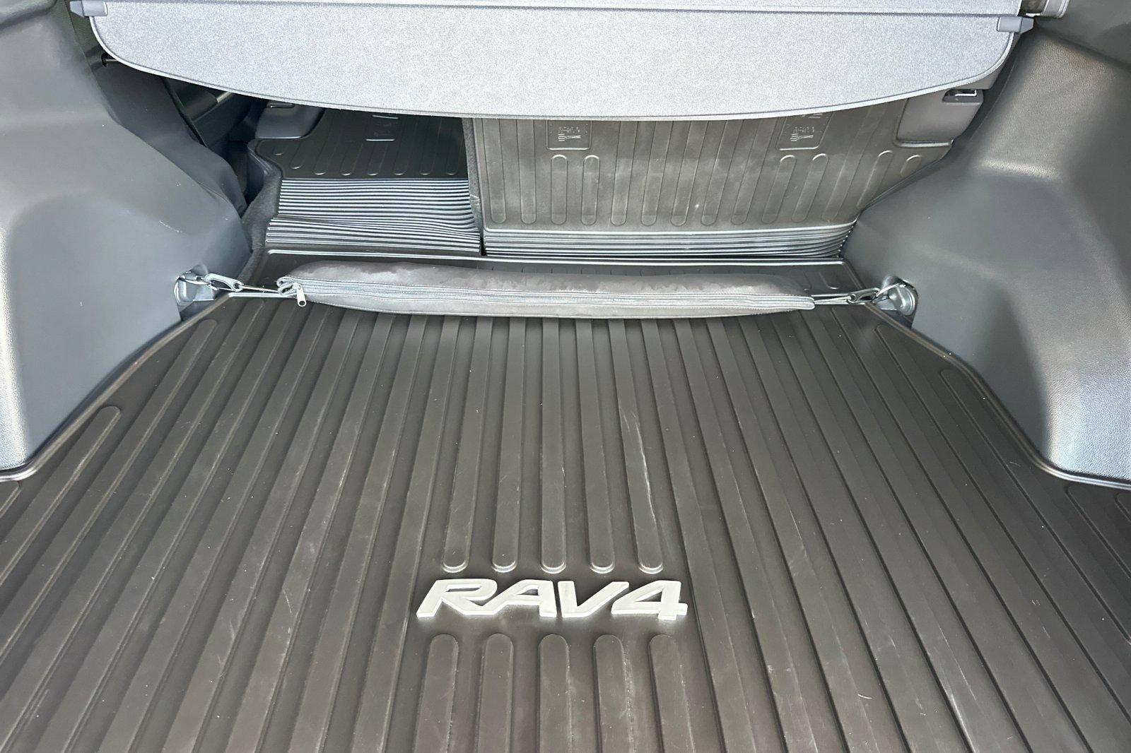 Used 2023 Toyota RAV4 XLE Premium AWD/4WD image 12