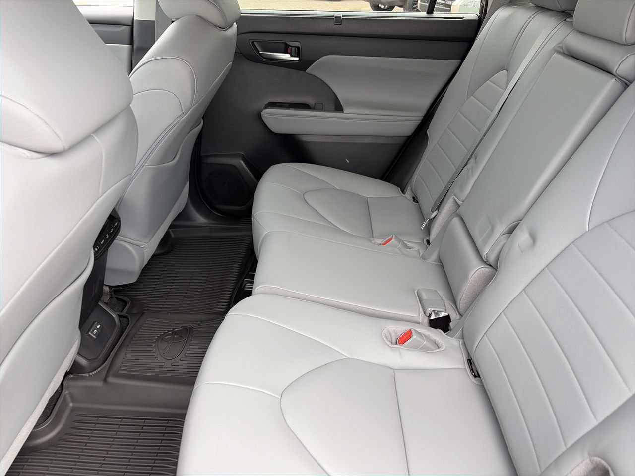 New 2026 Toyota Highlander XLE AWD/4WD image 21