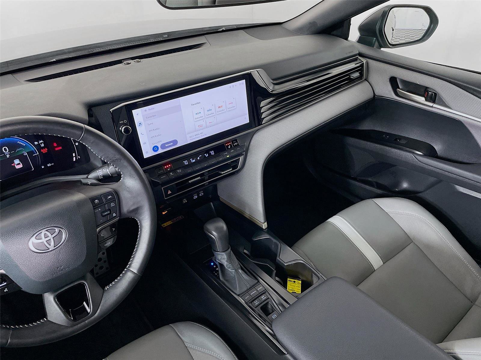 Used 2025 Toyota Camry SE w/ Multimedia Upgrade Package image 25