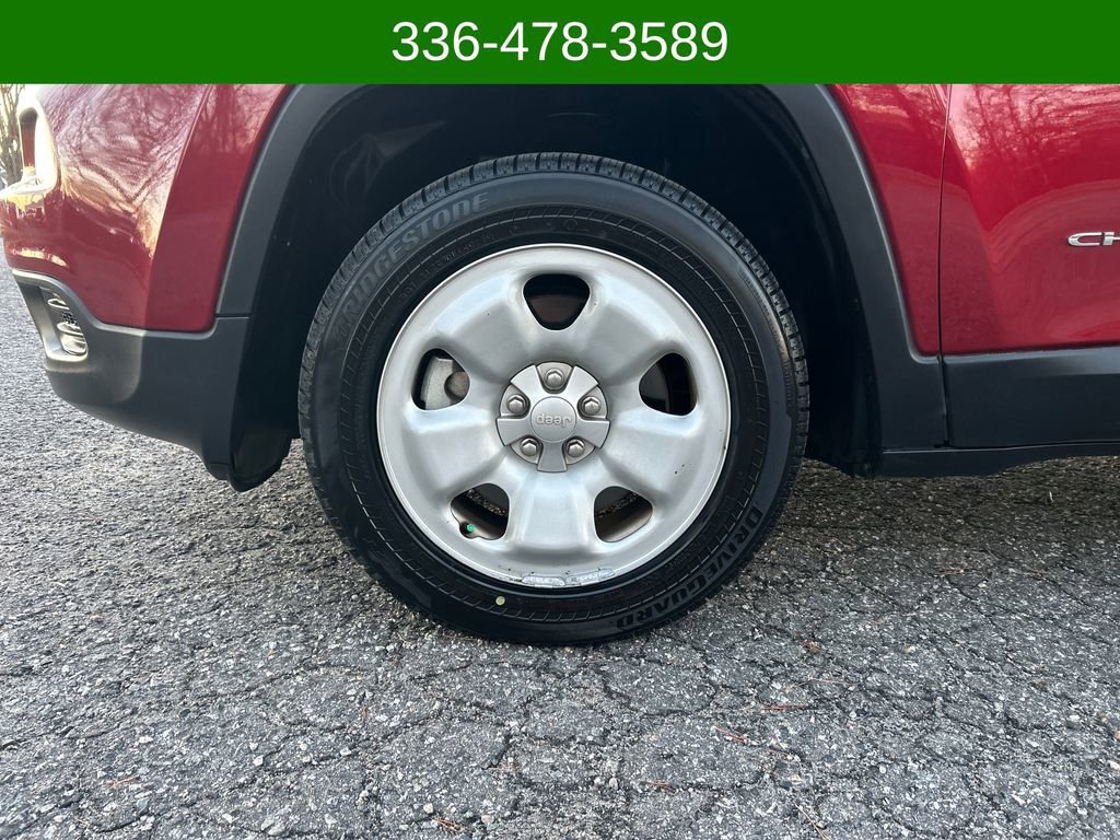 Used 2017 Jeep Cherokee Sport image 24