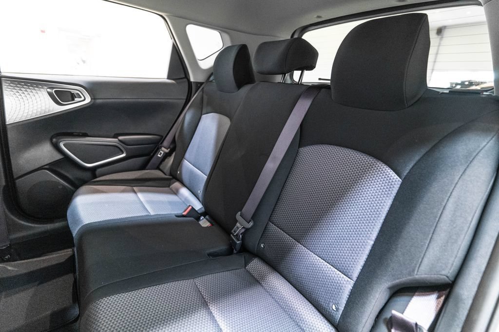 Used 2025 Kia Soul LX FWD image 28