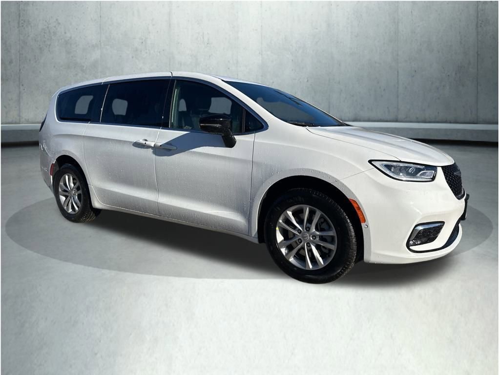 New 2026 Chrysler Pacifica Select image 8