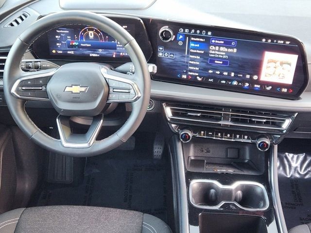 Used 2025 Chevrolet Traverse LT image 27