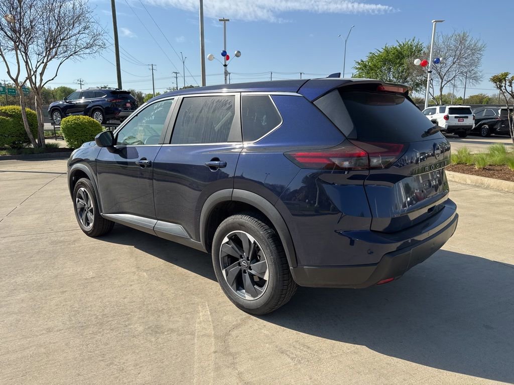 Used 2024 Nissan Rogue SV image 4