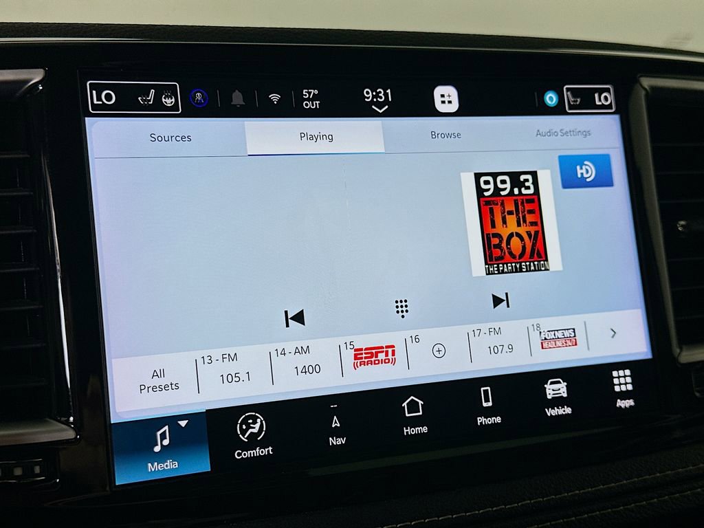 Used 2023 Chrysler Pacifica Limited image 32