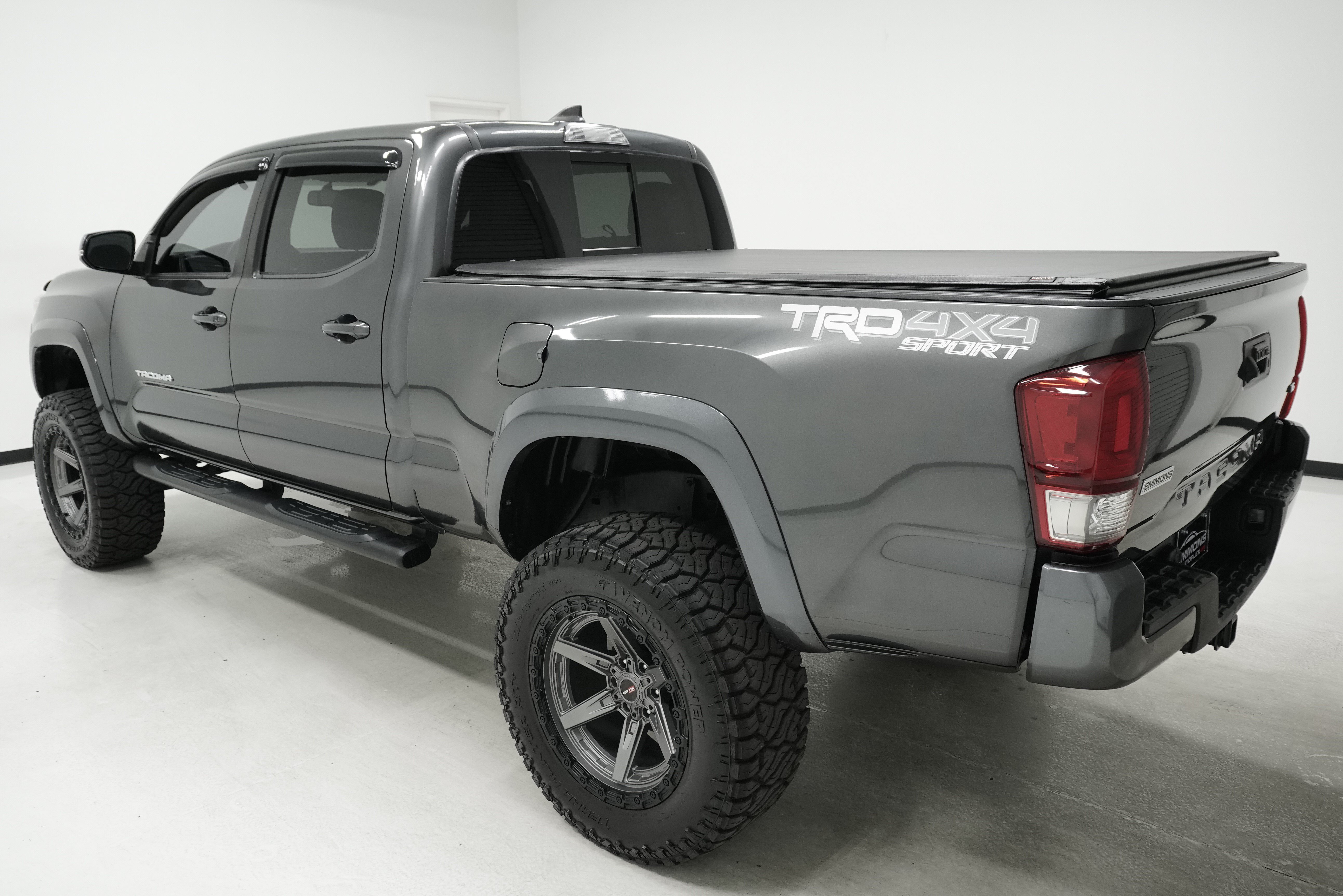 Used 2017 Toyota Tacoma TRD Sport w/ Tow Package AWD/4WD image 5