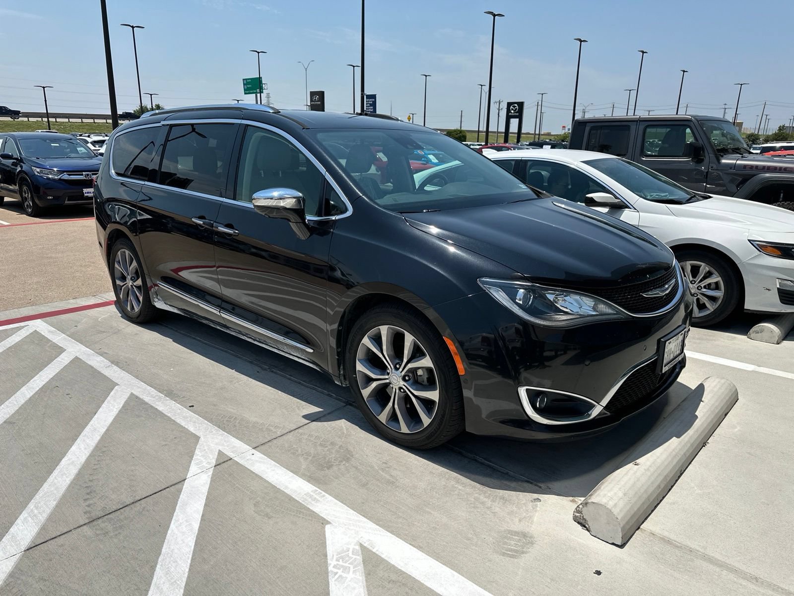 Used 2019 Chrysler Pacifica Limited w/ Advanced Safetytec Group FWD image 5