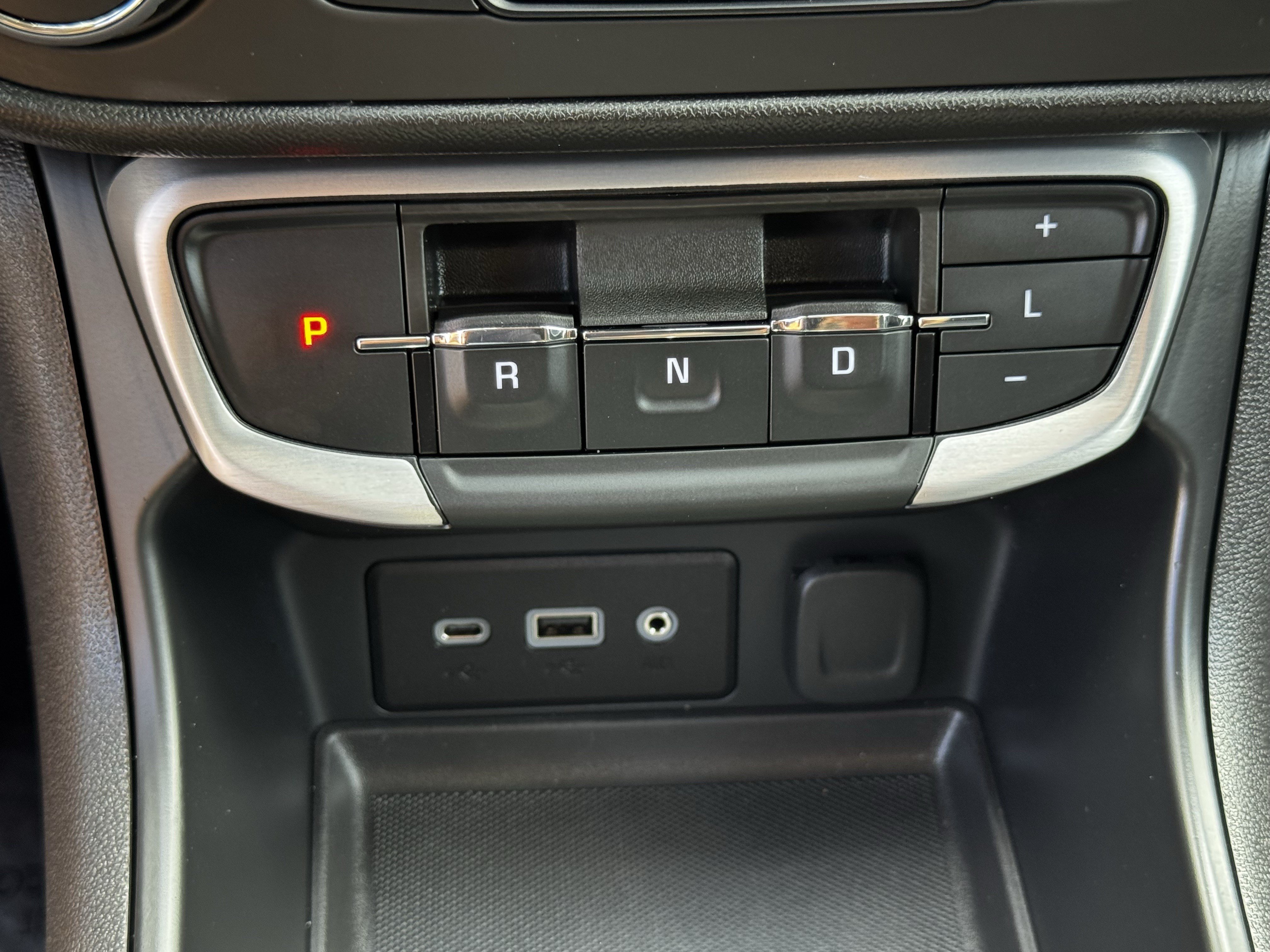 Used 2024 GMC Terrain SLE FWD image 19