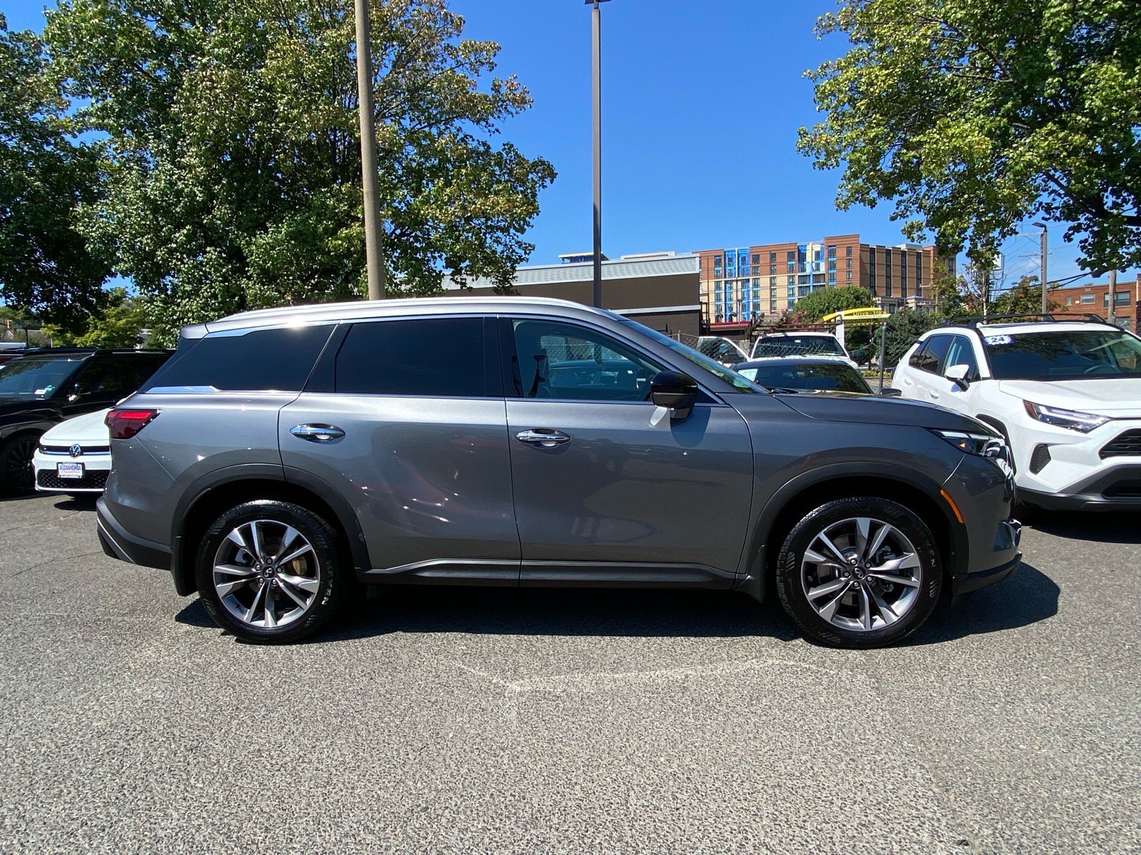 Used 2023 INFINITI QX60 Luxe w/ Cargo Package AWD/4WD image 2