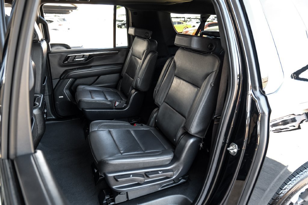 Used 2025 Chevrolet Suburban LT w/ Comfort Package RWD image 41