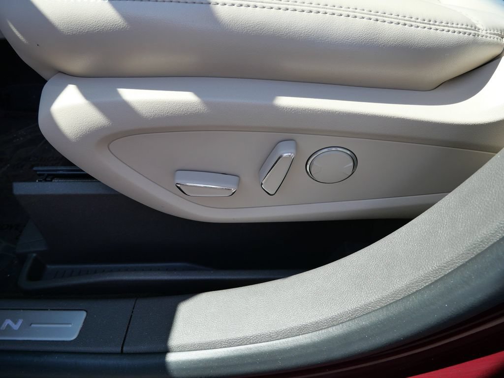 Used 2020 Lincoln Nautilus Reserve AWD/4WD image 16
