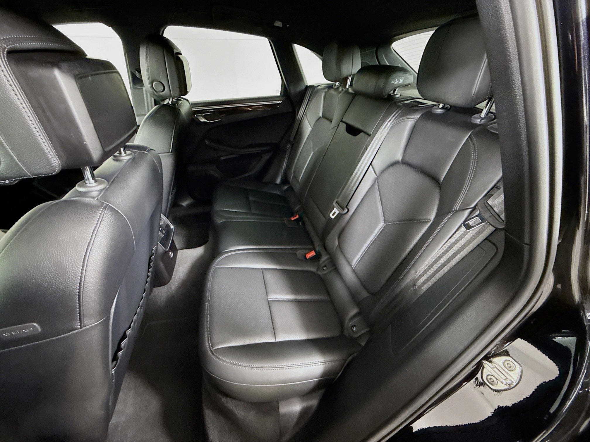 Certified 2022 Porsche Macan S image 21