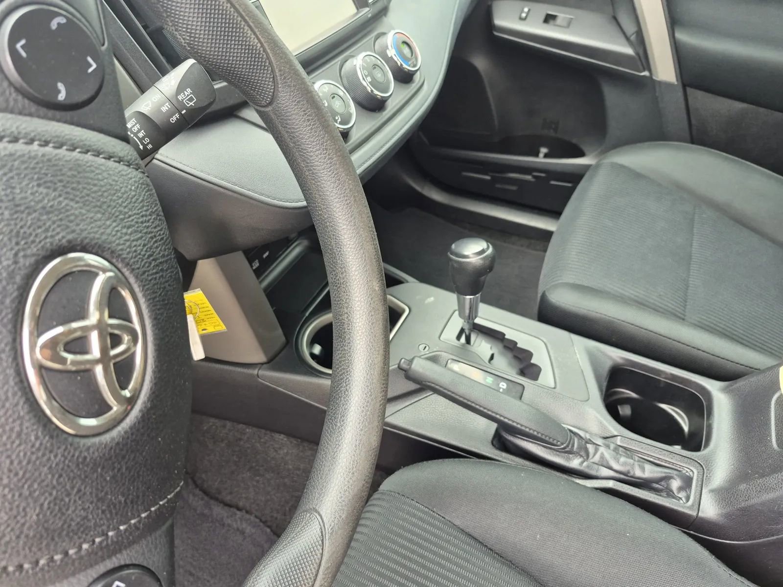 Used 2018 Toyota RAV4 LE FWD image 12