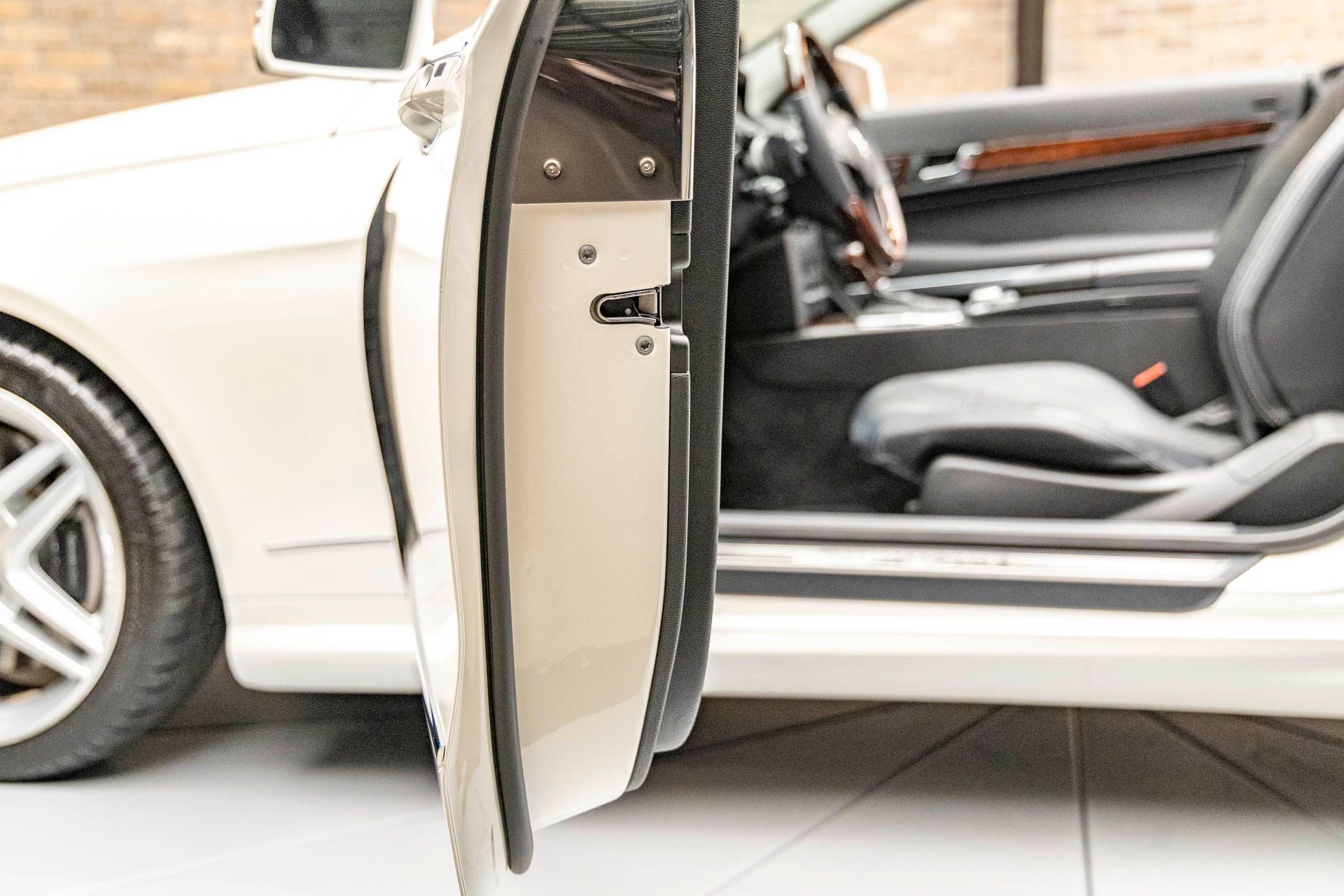 Used 2011 Mercedes-Benz E 550 Cabriolet image 34