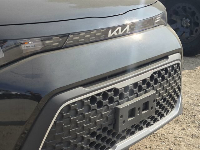 Certified 2025 Kia Soul LX w/ LX Technology Package FWD image 5