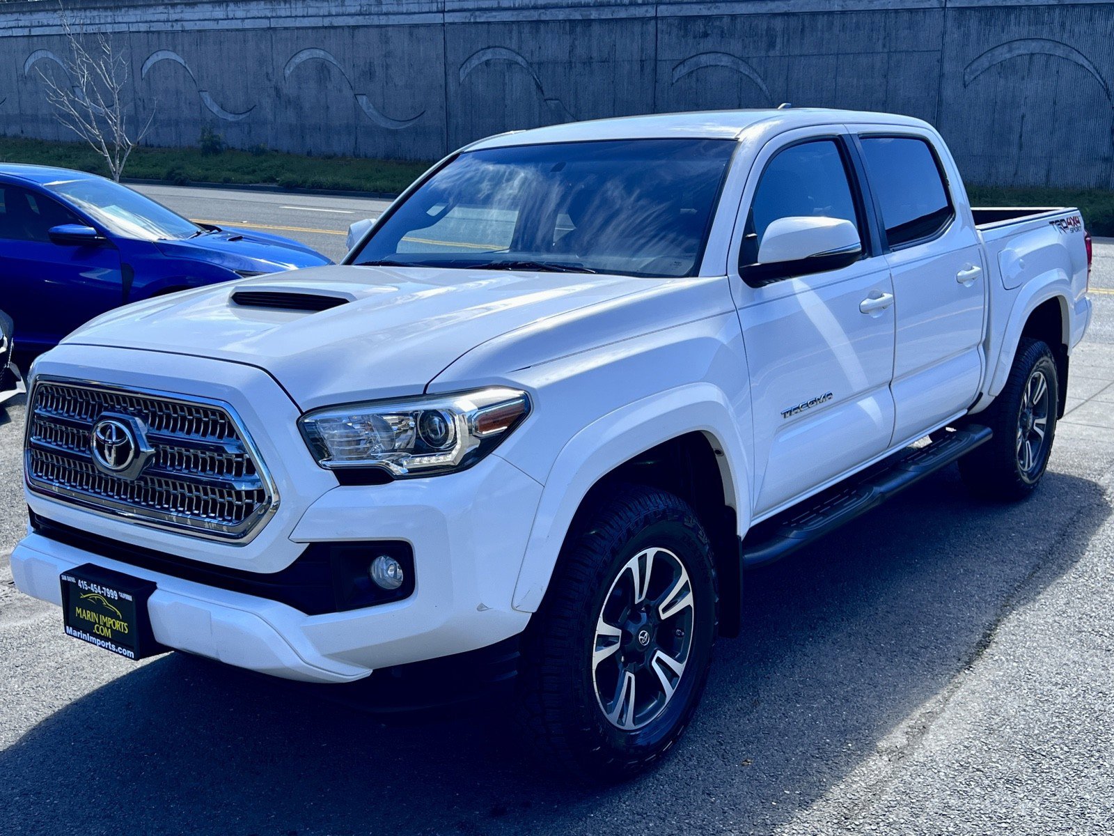 Used 2017 Toyota Tacoma TRD Sport w/ Tow Package (A/T) image 10