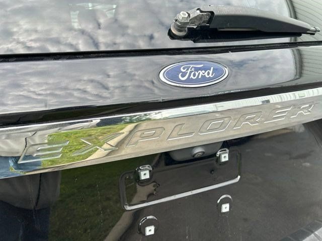 Used 2023 Ford Explorer XLT w/ Equipment Group 202A AWD/4WD image 57