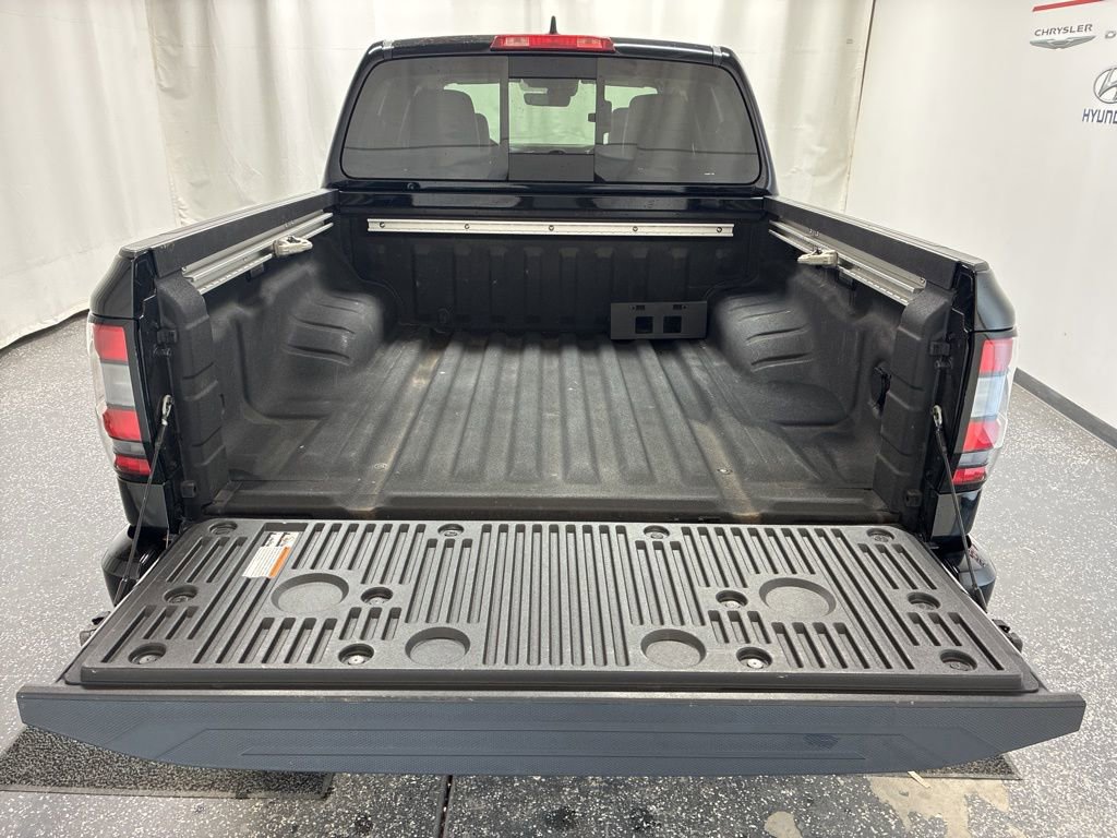 Used 2024 Nissan Frontier SL w/ Technology Package image 6