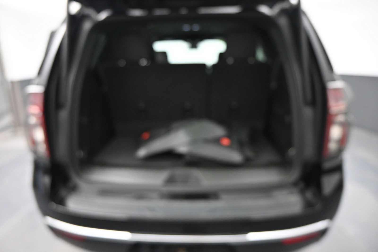 Used 2023 Chevrolet Tahoe LT w/ Luxury Package AWD/4WD image 13