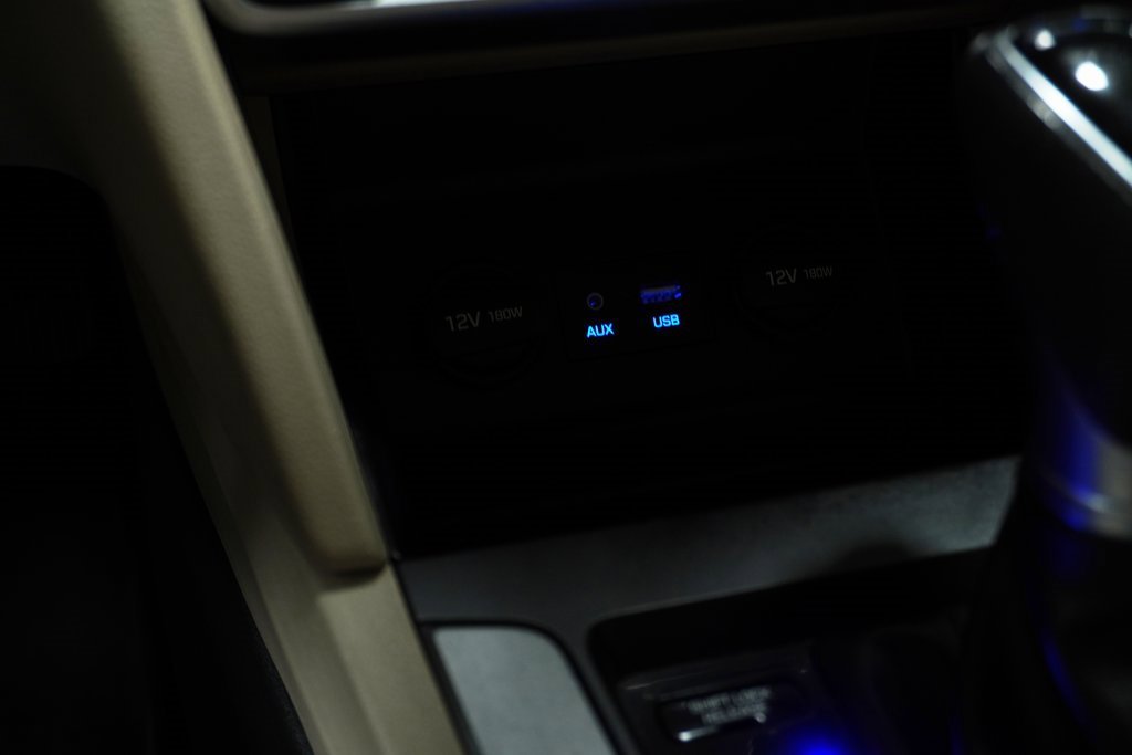 Used 2020 Hyundai Elantra SE image 17