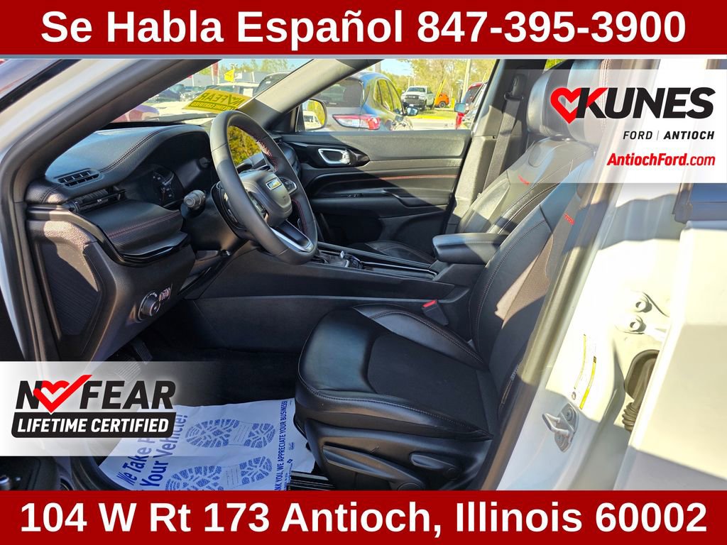 Used 2025 Jeep Compass Trailhawk AWD/4WD image 19