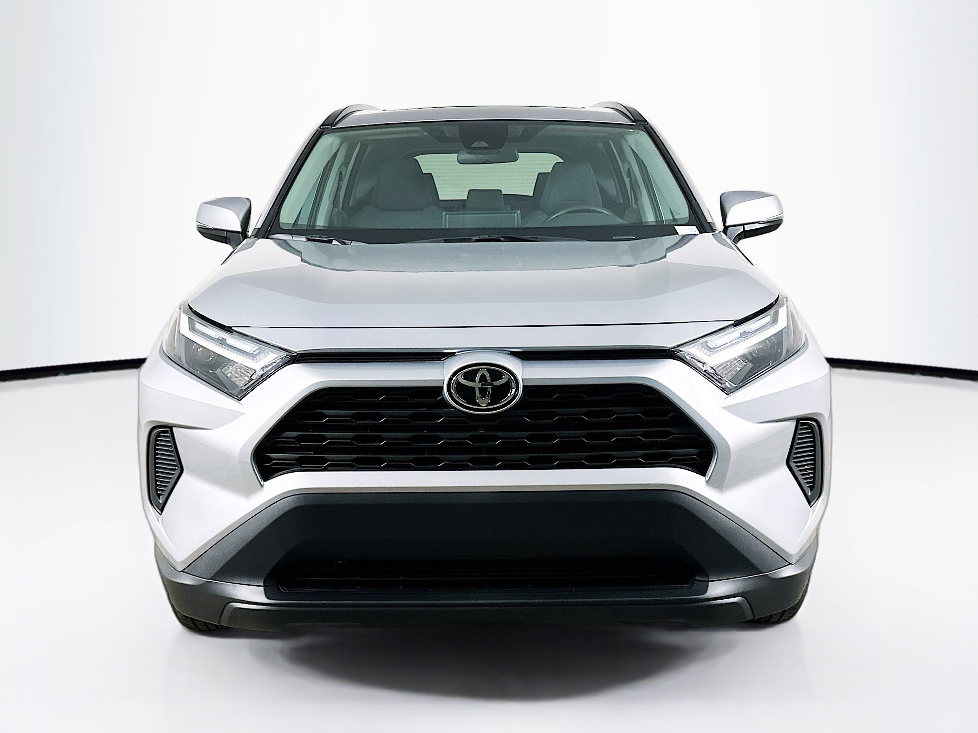 Used 2025 Toyota RAV4 XLE w/ Convenience Package FWD image 2