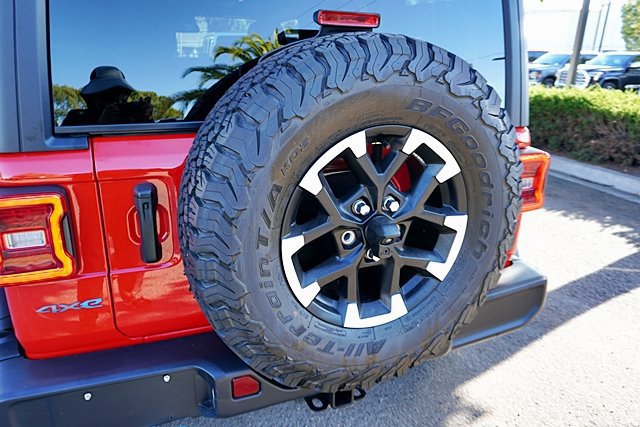 Certified 2025 Jeep Wrangler Unlimited Rubicon 4xe w/ Convenience Group AWD/4WD image 23