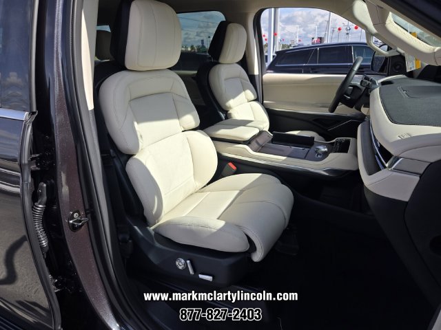 New 2027 Lincoln Navigator Premiere AWD/4WD image 14