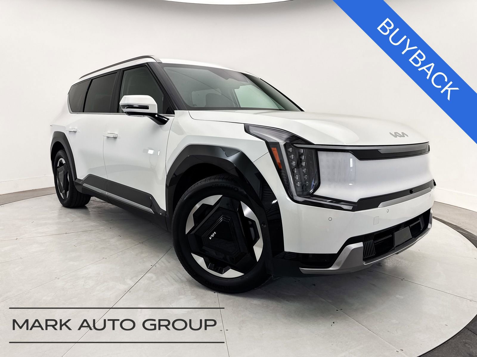 Used 2024 Kia EV9 Land AWD/4WD image 1