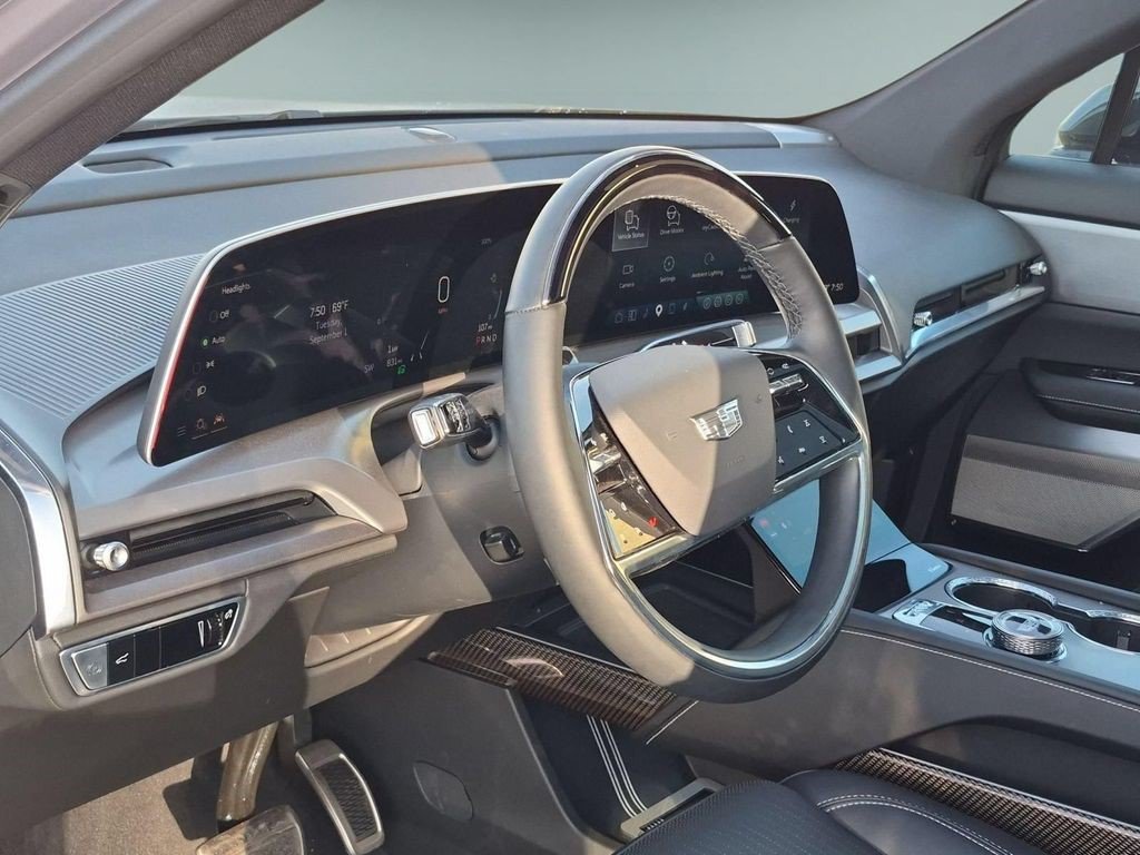 Certified 2026 Cadillac Vistiq Luxury AWD/4WD image 7