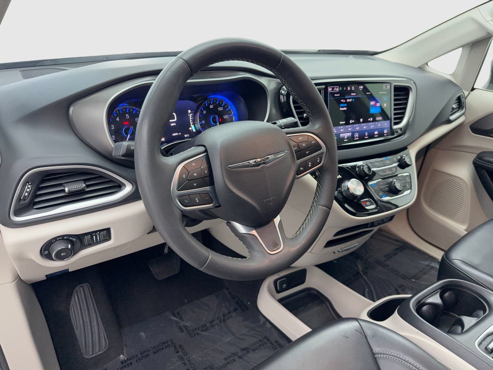 Used 2023 Chrysler Pacifica Touring-L FWD image 18