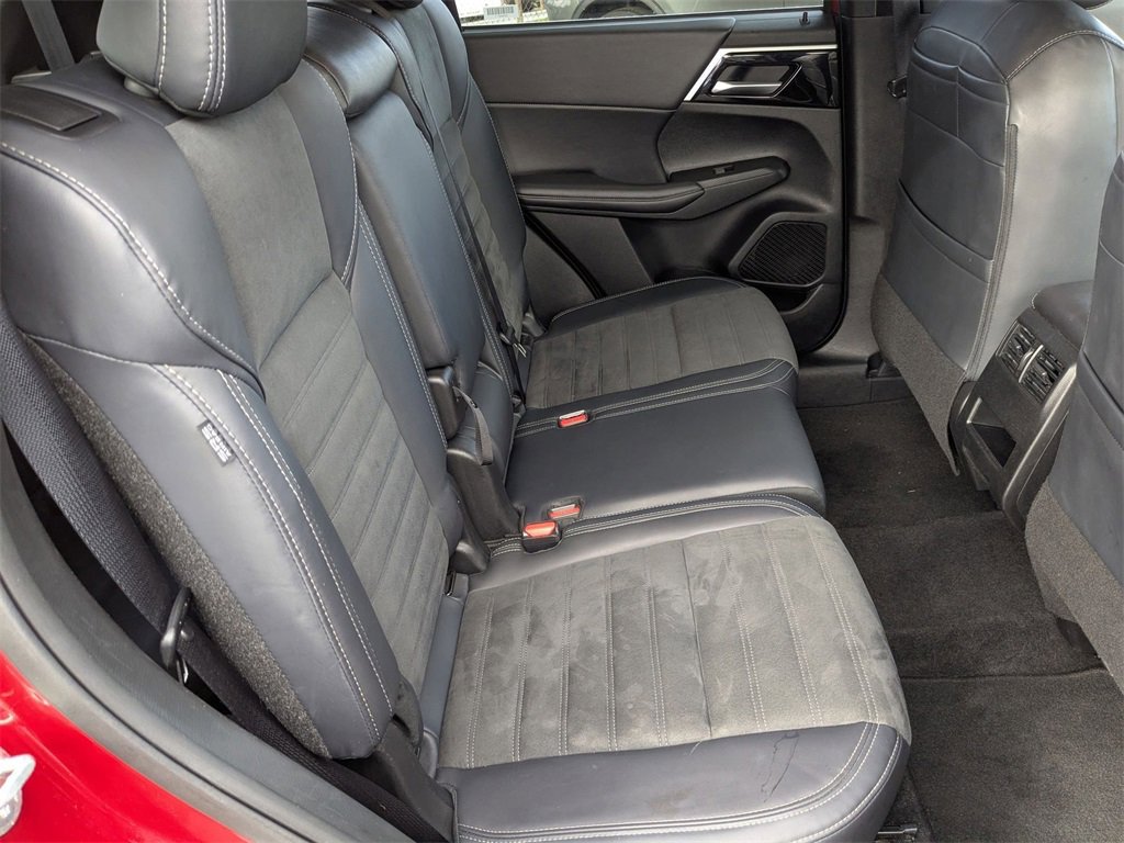 Used 2024 Mitsubishi Outlander SE image 39