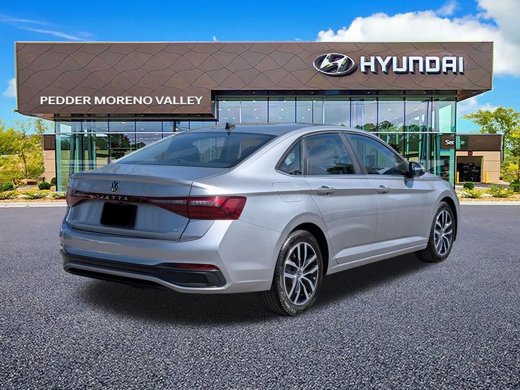 Used 2025 Volkswagen Jetta SE image 4