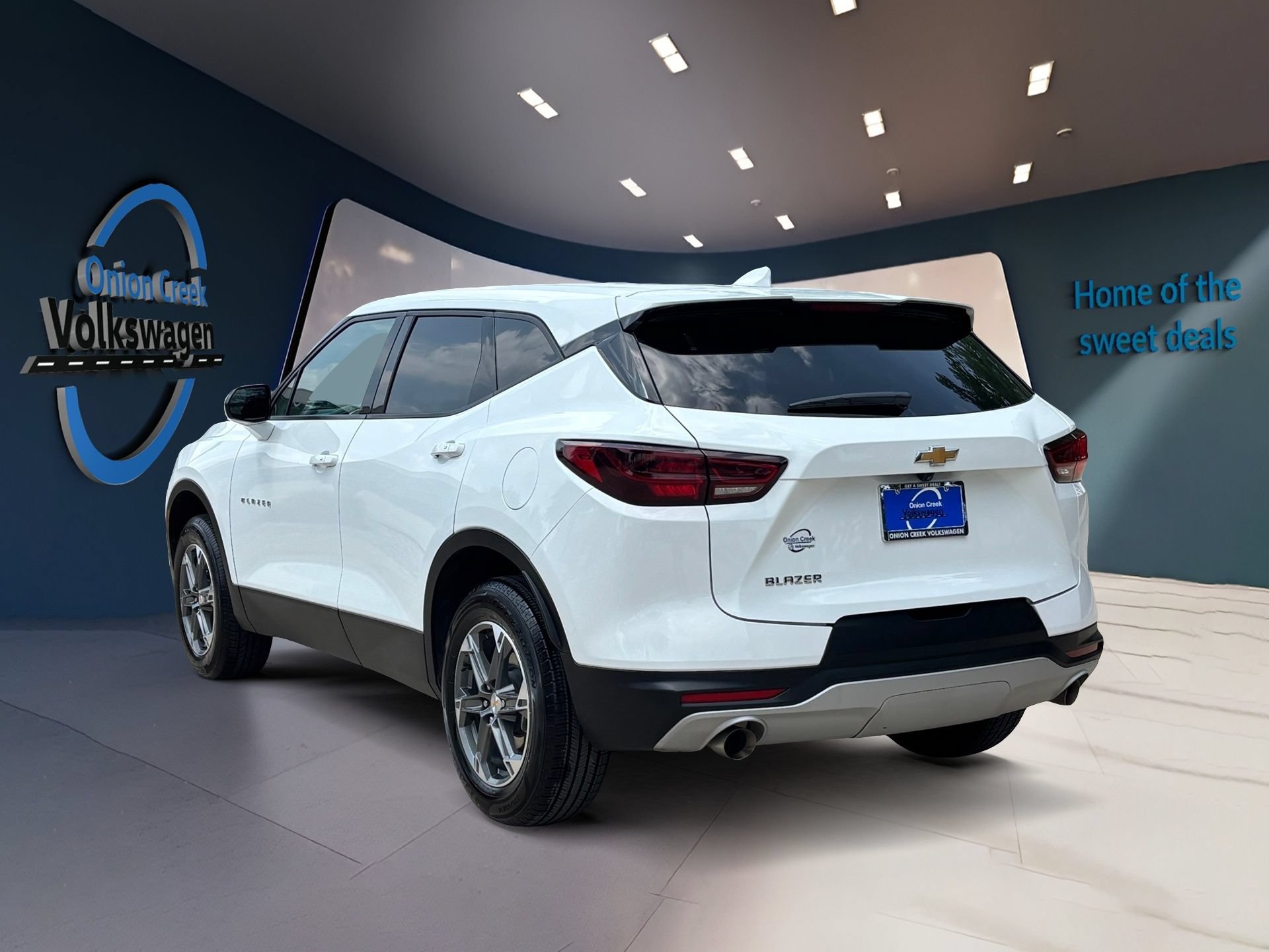 Used 2025 Chevrolet Blazer LT FWD image 6