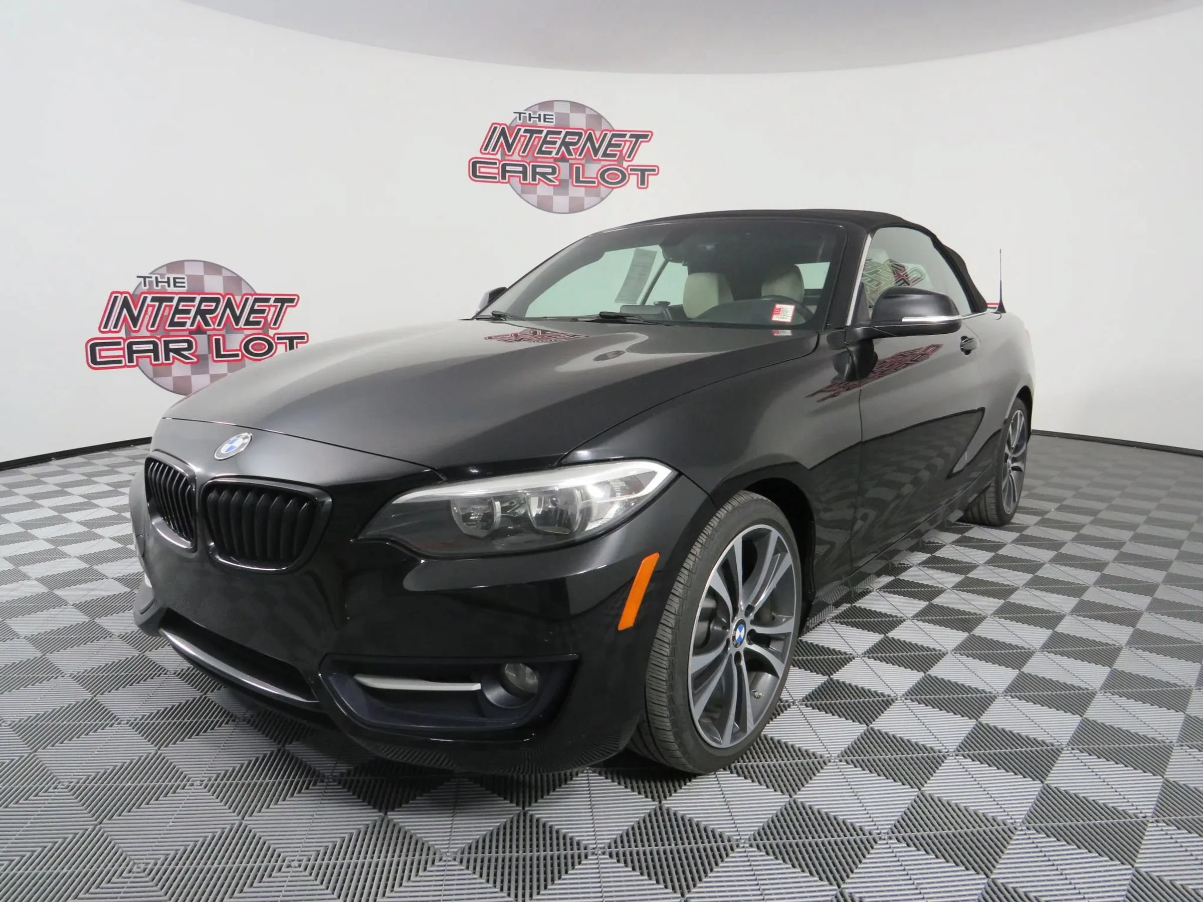 Used 2017 BMW 230i Convertible RWD image 9