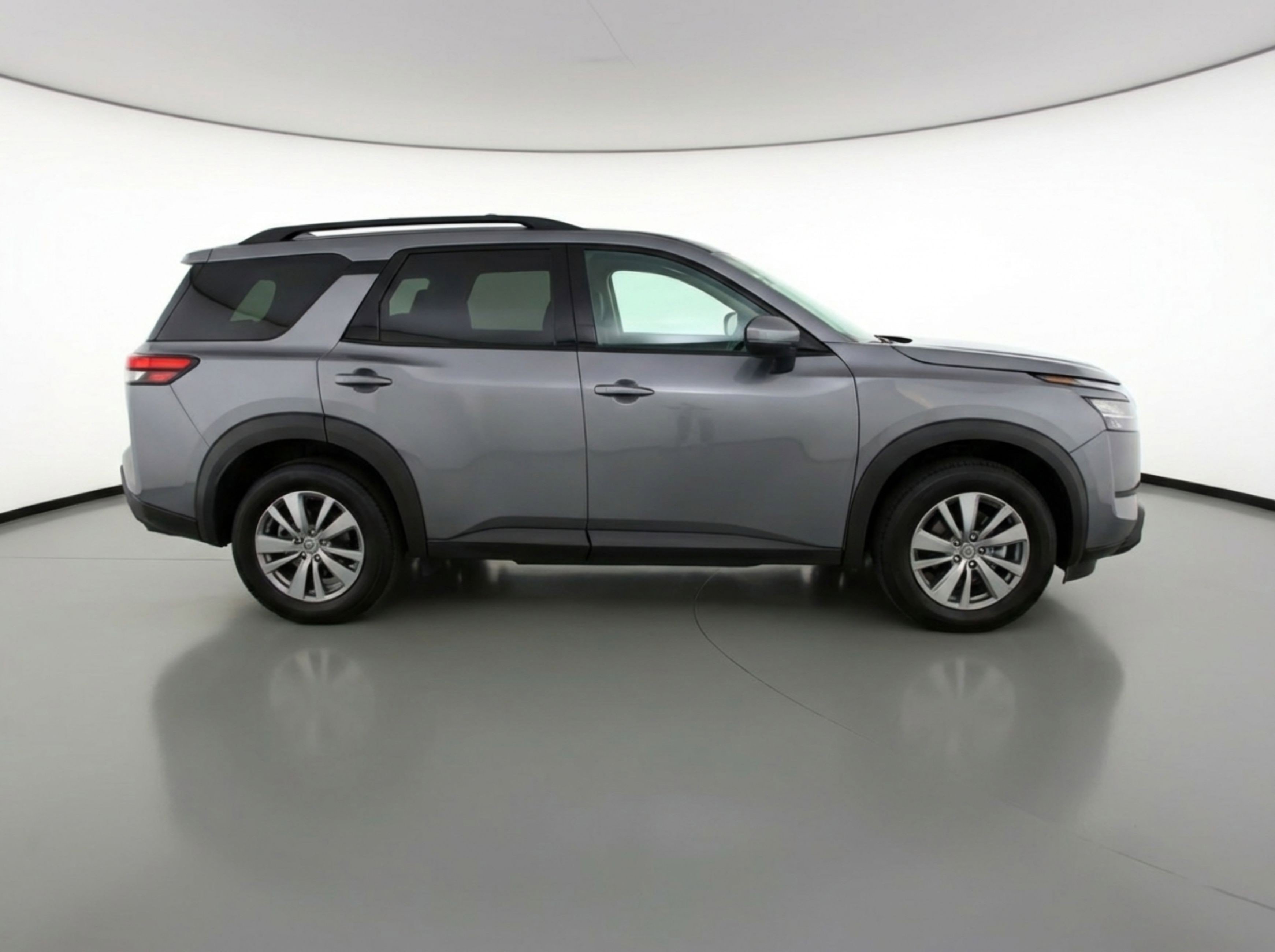 Used 2025 Nissan Pathfinder SV image 11