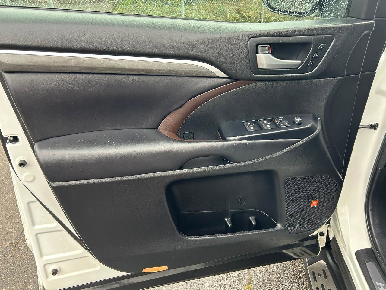 Used 2017 Toyota Highlander Limited w/ Carpet Mat Package image 17