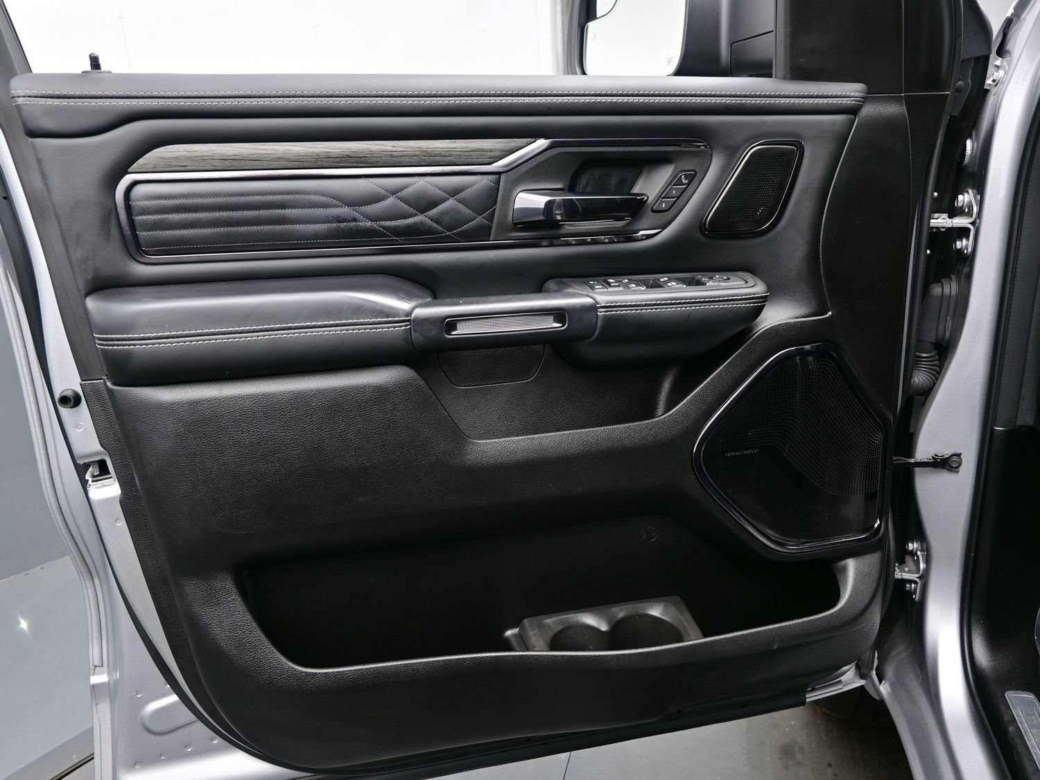 Used 2025 RAM 1500 Limited AWD/4WD image 12