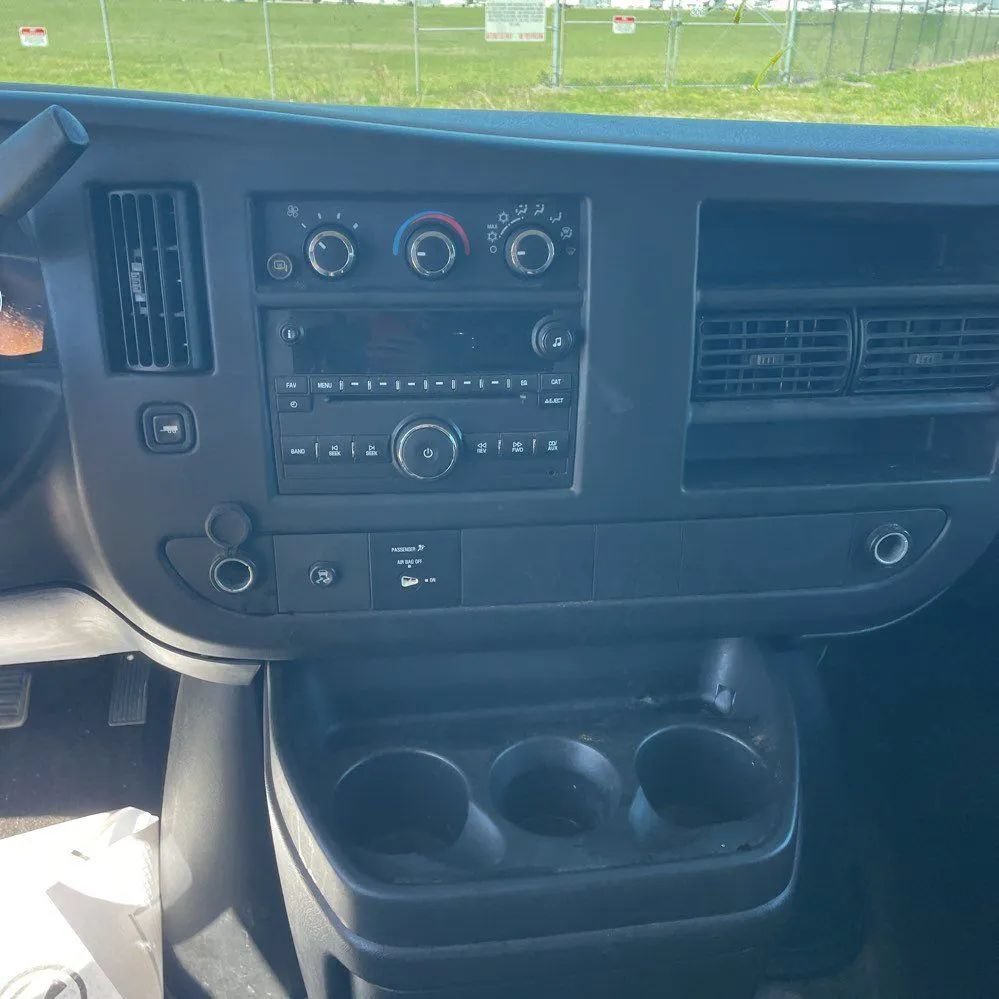 Used 2010 GMC Savana 3500 LT w/ LT Preferred Equipment Group RWD image 24