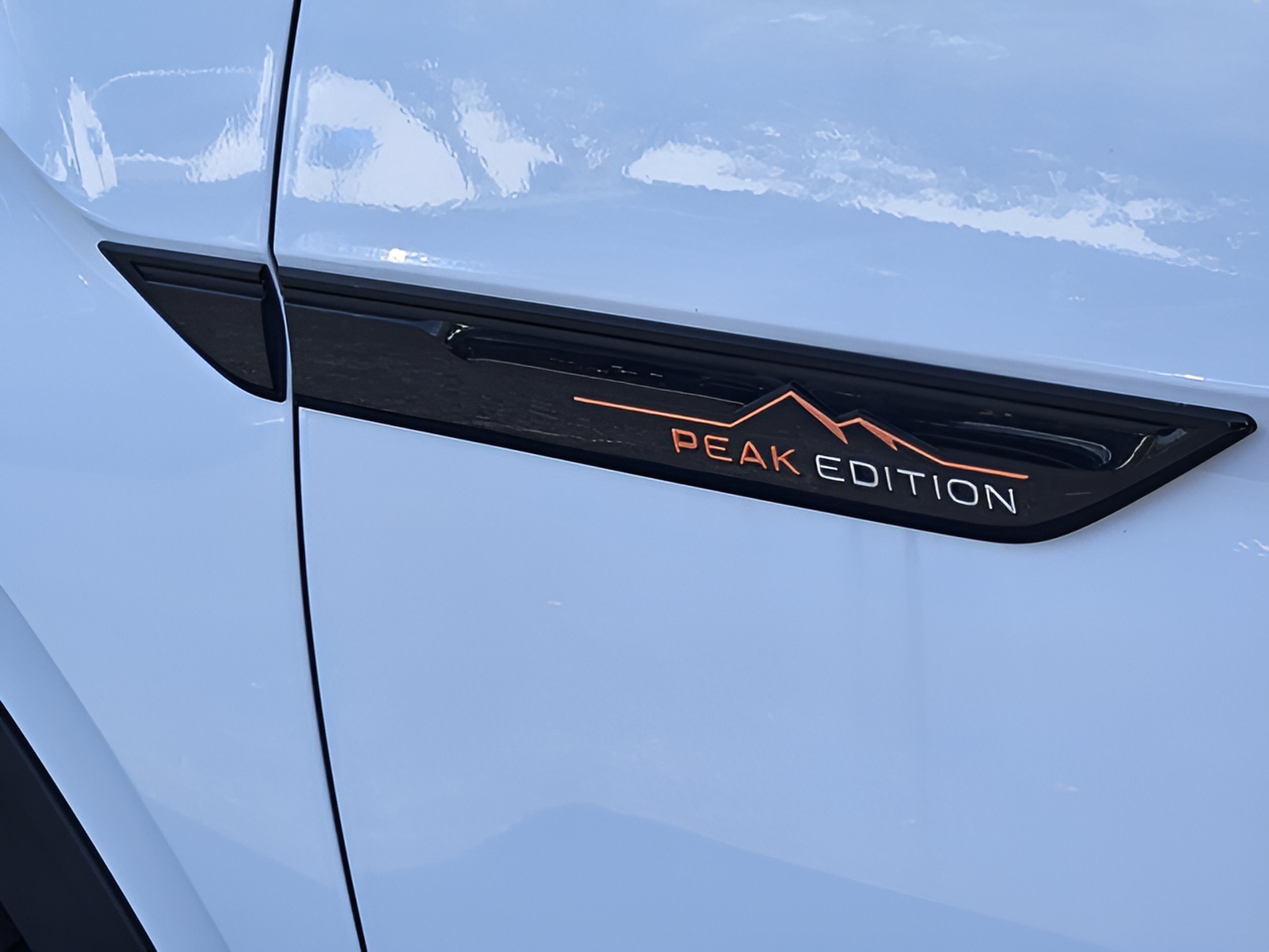 Used 2024 Volkswagen Atlas Peak Edition SE AWD/4WD image 34