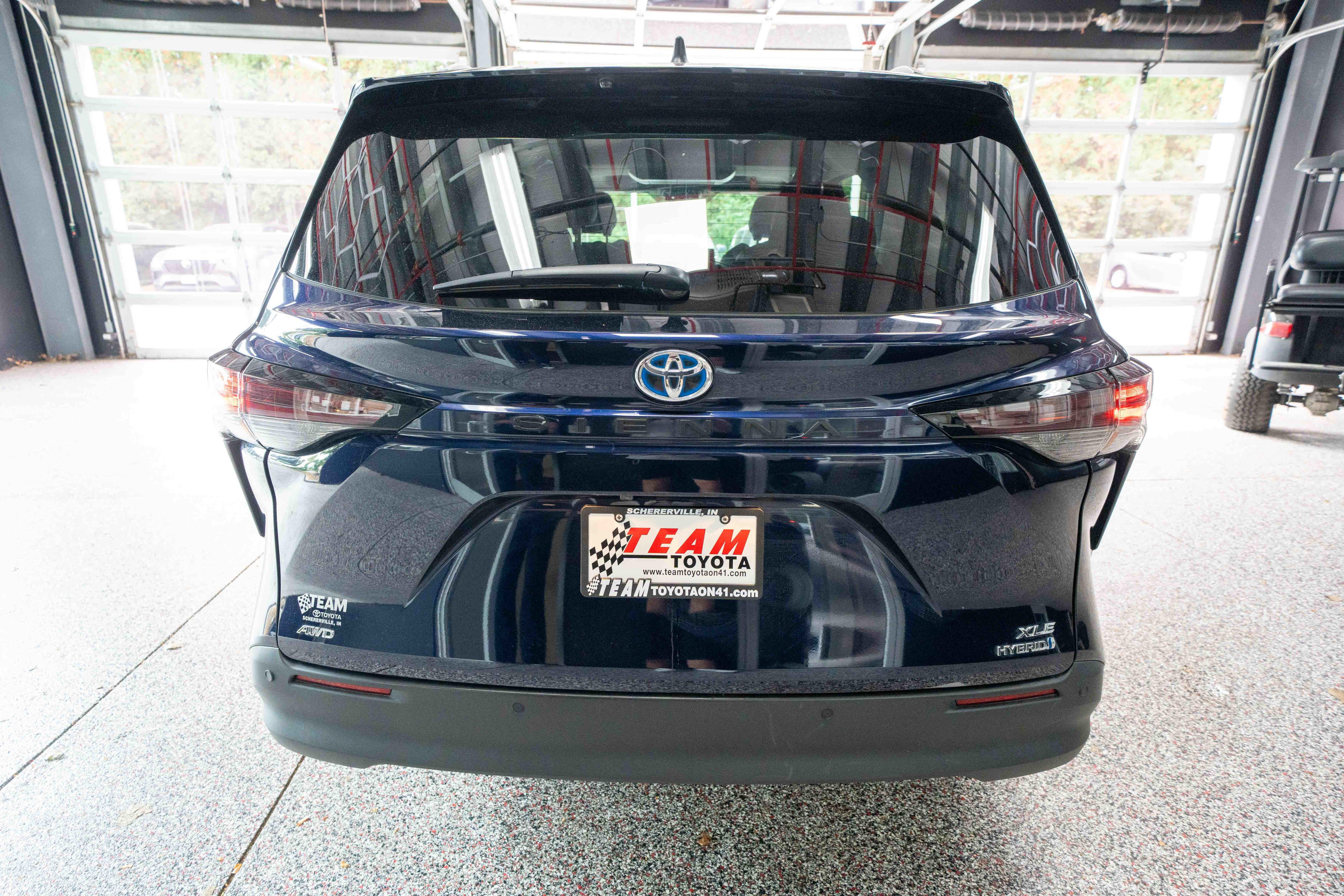 Certified 2023 Toyota Sienna XLE w/ XLE Plus Package AWD/4WD image 3